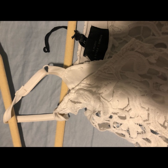 Romeo & Juliet Couture White Lace Romper - Picture 10 of 10